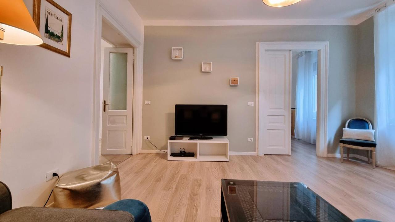 La Casa Dei Leoni Apartment Триест Екстериор снимка